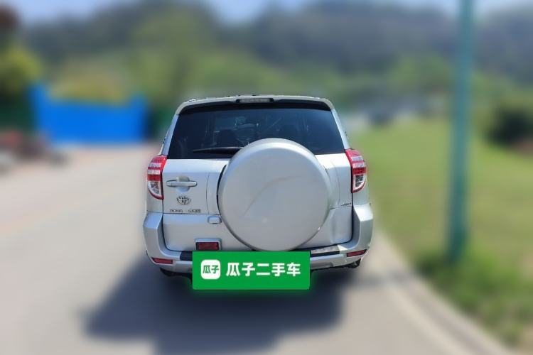 Used Toyota RAV4 2012 Luxurious 2.4L Automatic 4x4 with Stylish Features