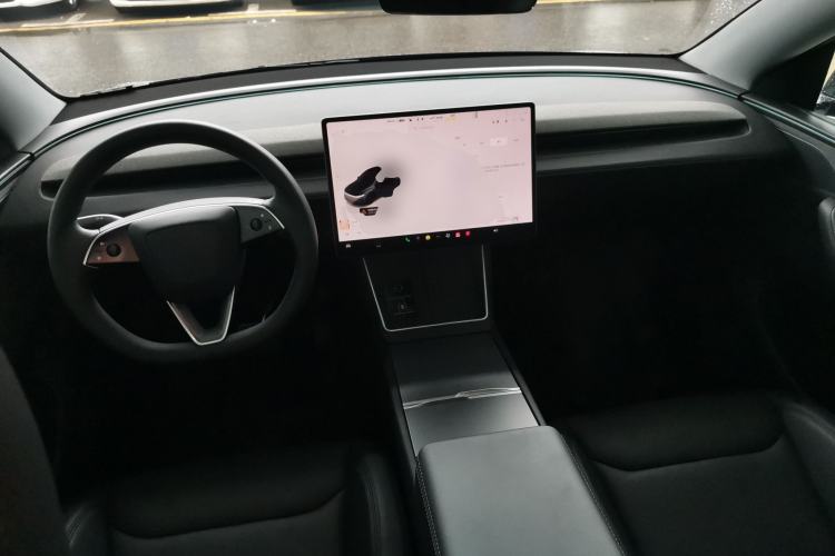 Used Tesla Model Y 2025 Long-Range All-Wheel-Drive Version Center Console