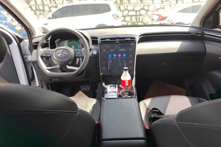 Used Hyundai Tucson 2023 Tucson L 1.5T Automatic Two-Wheel Drive GLX Elite Edition Center Console