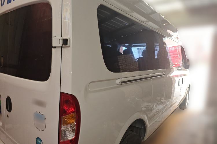 Used SAIC MAXUS Xintu V80 2021 2.0T Manual Classic Aoyuntong 127 PS Mid-axle Mid-roof 6/7/8/9-Seater Rear Right 45 Deg