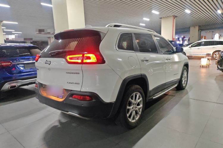Used Jeep Cherokee 2017 2.0L Superior Edition