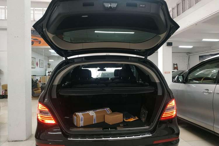 Used Mercedes-Benz R-Class 2017 R 320 4MATIC Business Edition Prestige Model
