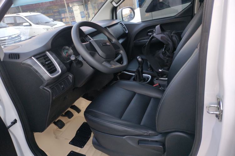 Used Jinbei Gold Hiace 2024 2.0L Travel Lion 9-Seater Central Air Conditioning