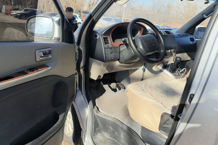 Used Jinbei Grace 2015 2.2L Classic Edition Standard Version Long Wheelbase 11 Seats
