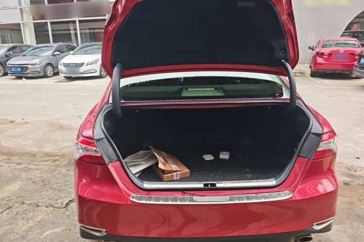 Used Toyota Camry 2018 2.5G Luxury Edition Trunk