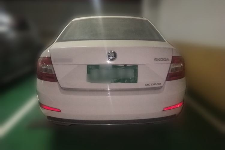 Used Skoda Octavia 2016 1.6L Automatic Smart Drive Edition Exterior 4