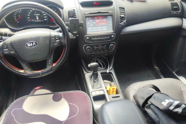 Used Kia Sorento 2013 2.4L 7-Seater Gasoline Luxury Version China IV Standard Center Console