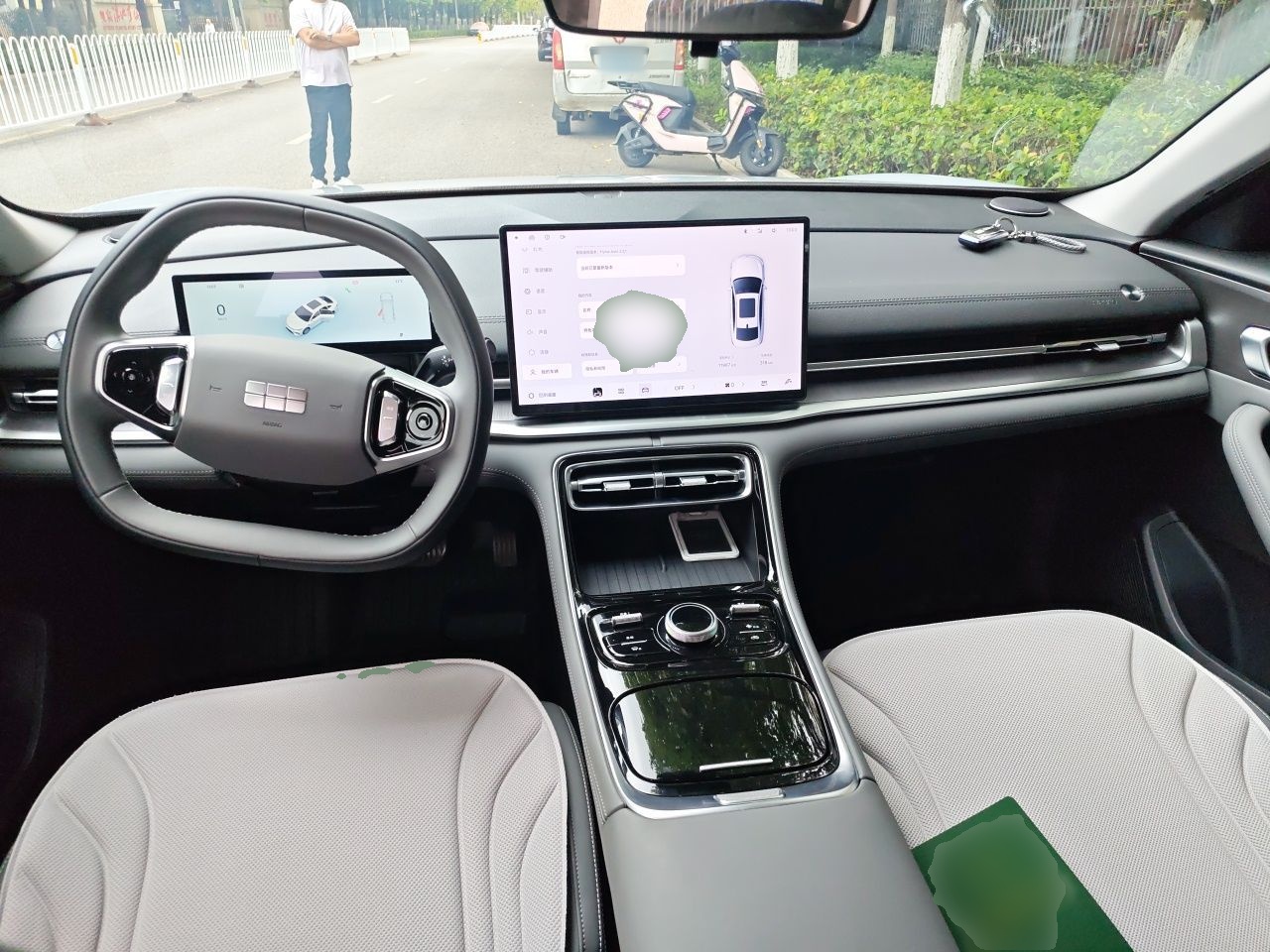 Geely Galaxy A7 2025 Model EM-i 70km Luxury Edition — снимка 9