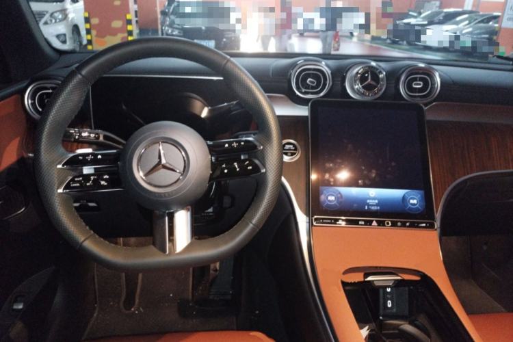 Used Mercedes-Benz GLC 2025 Refreshed GLC 300 L 4MATIC Dynamic Version 5 Seats Center Console