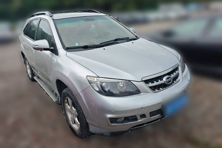 Used BYD S6 2014 2.0L Manual Luxury 5-Seater Front Right 45 Deg
