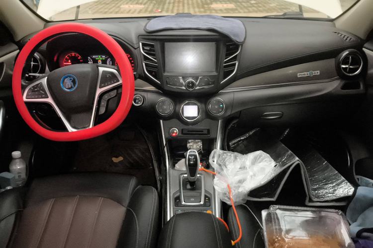 Used BYD Song New Energy 2017 Song DM 1.5TID All-Wheel Drive Prestige Model Center Console