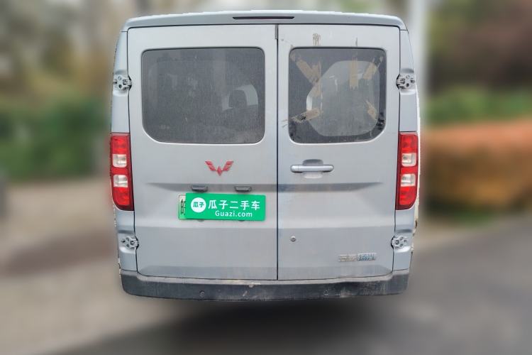 Used Wuling Yangguang 2024 300KM Comfort Version Passenger Van 75kW
