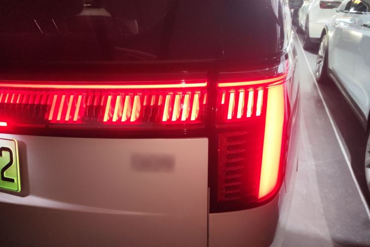 Used Zeekr 009 2024 7-Seater Aisle Version 108 kWh Right Rear Taillight