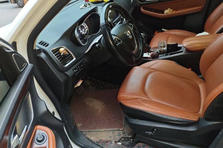 Used Baojun 560 2017 Rhythmic Edition 1.8L iAMT Prestige Model Left Front Seat