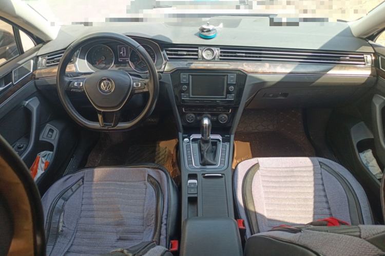 Used Volkswagen Magotan 2018 330TSI DSG Luxury Model Center Console