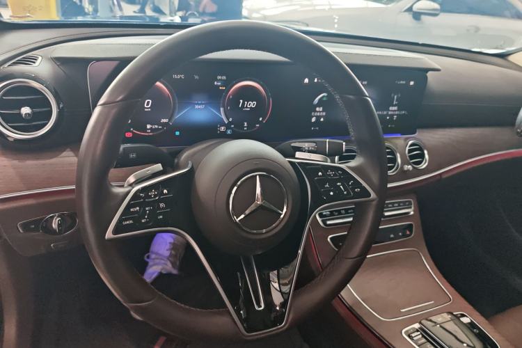 Used Mercedes-Benz E-Class 2023 Updated E 300 L Fashion Edition Center Console