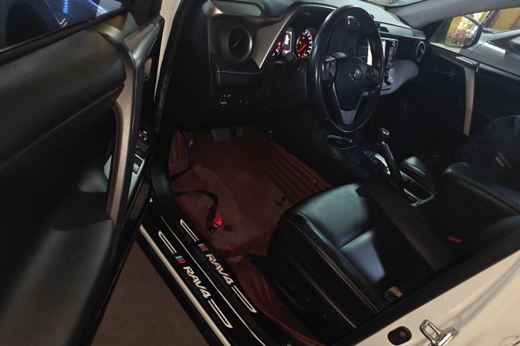 Used Toyota RAV4 2019 2.0L CVT Two-Wheel Drive ZhiShang Version China VI Standard
