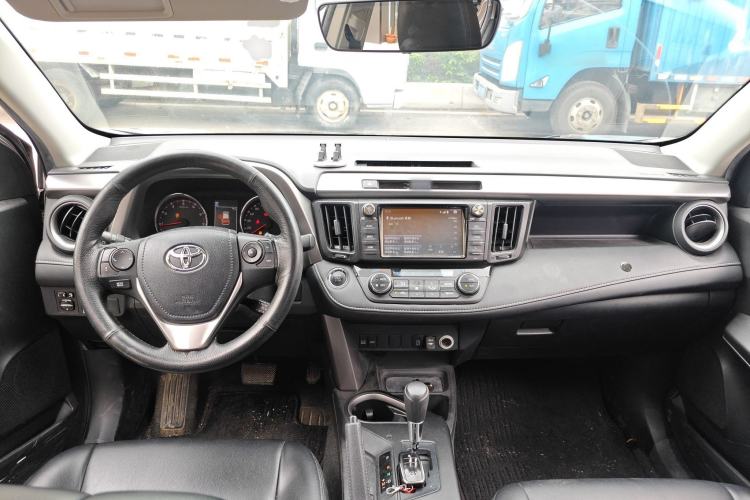 Used Toyota RAV4 2019 2.0L CVT Two-Wheel Drive Fashion X Limited Edition China VI Standard
