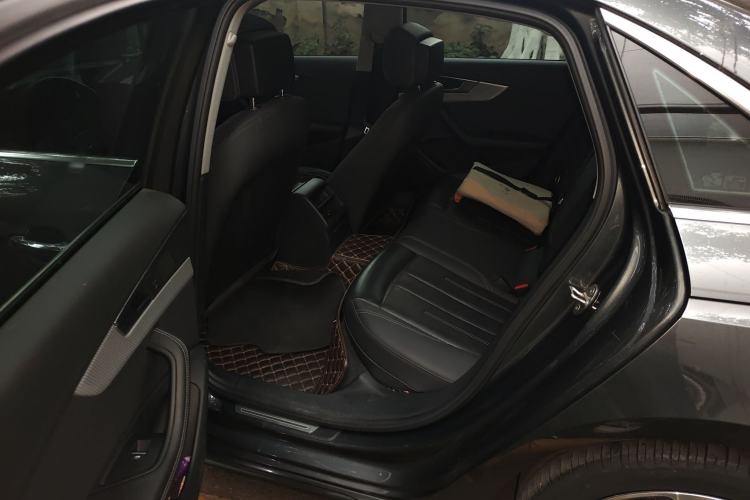 Used Audi A4L 2020 40 TFSI Fashionable and Elegant Model
