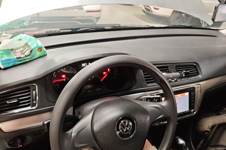 Used Volkswagen Lavida 2015 1.6L Automatic Fashion Edition
