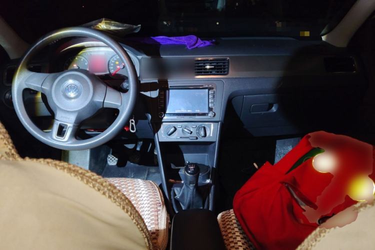 Used Volkswagen Santana 2015 1.6L Manual Comfort Edition Center Console