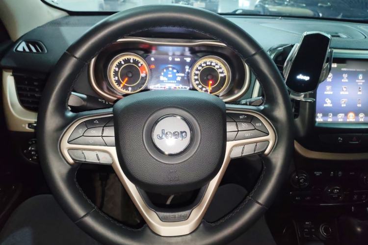 Used Jeep Cherokee 2017 2.0L Superior Edition
