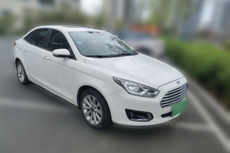 Used Ford Escort 2015 1.5L Automatic Fashion Model Front Right 45 Deg