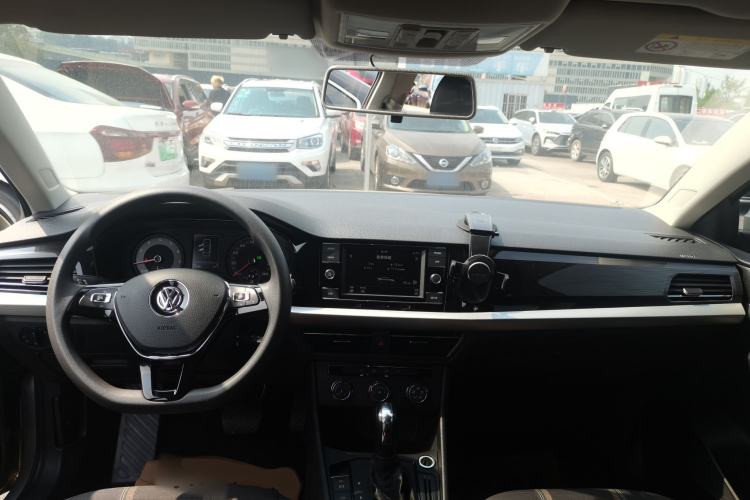 Used Volkswagen Lavida 2019 1.5L Automatic Vision Edition China VI Standard Center Console