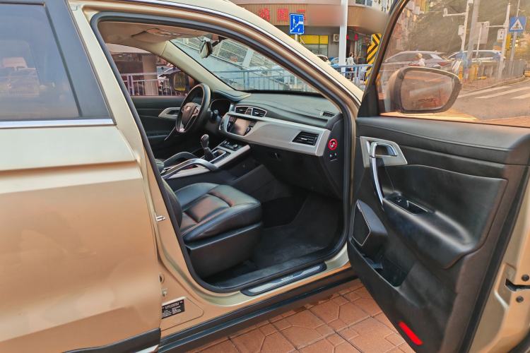 Used Geely Auto Emgrand X7 Sport 2018 1.8TD Manual Two-Wheel Drive Smart Connect 4G Internet Edition Right Front Seat