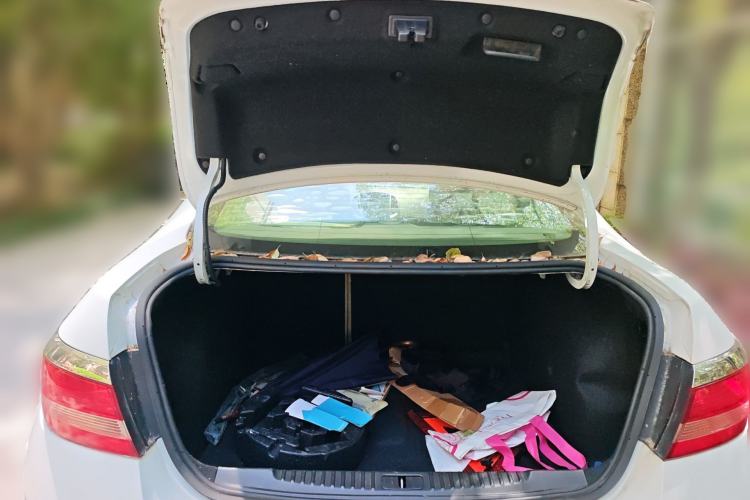 Used Buick GT 2013 GT 1.6L Automatic Fashion Edition Trunk