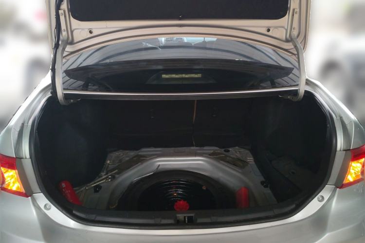 Used Toyota Corolla 2011 1.6L Manual GL Trunk