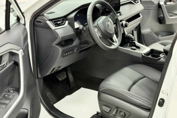 Used Toyota RAV4 2023 Dual-Engine 2.5L E-CVT Four-Wheel Drive Elite Plus Edition
