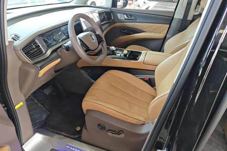 Used Denza D9 2022 DM-i 970 Four-Wheel Drive Prestige Model
