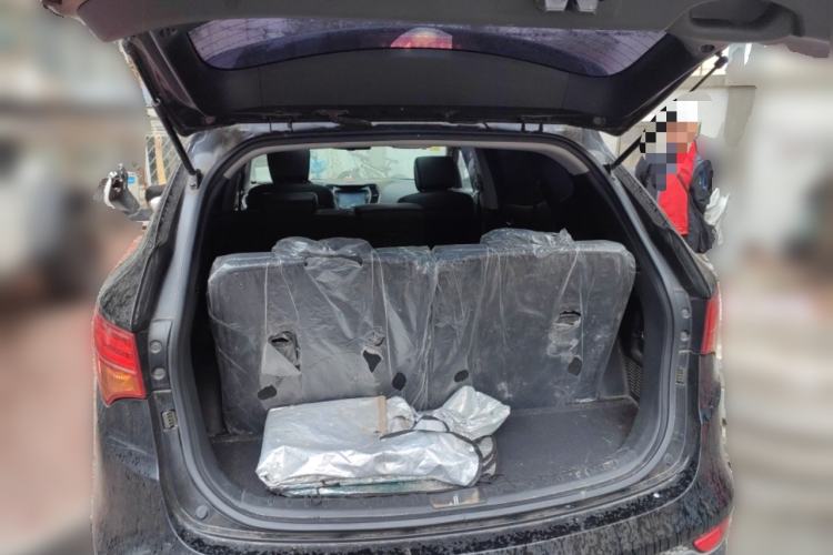 Used Hyundai Santa Fe 2013 2.4L Automatic 4x4 Prestige Edition Trunk