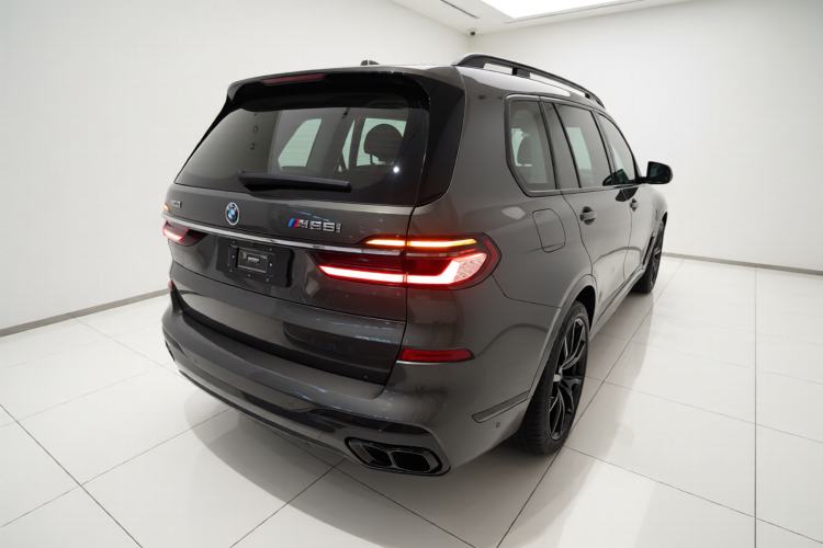 Used BMW X7 2023 xDrive M60i Rear Right 45 Deg