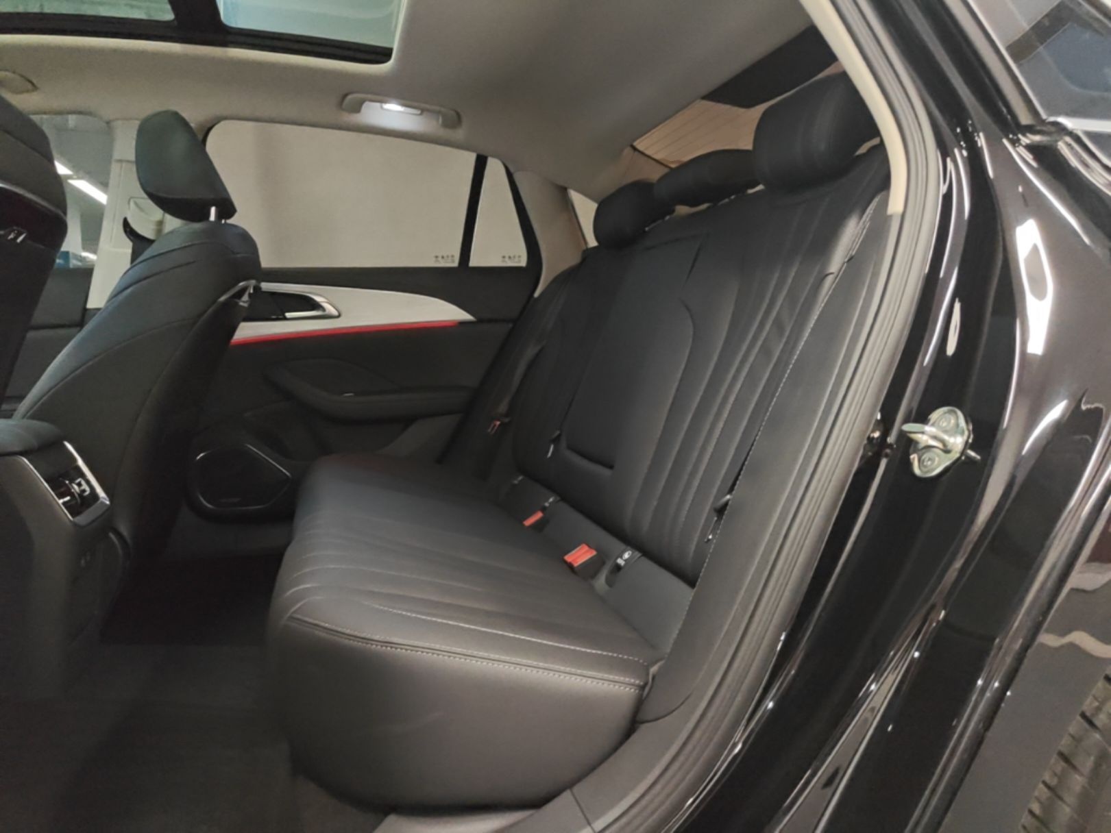 Hongqi H5 2025 2.0T Automatic Flag Edition – 500 000 Units Commemorative Version — снимка 20