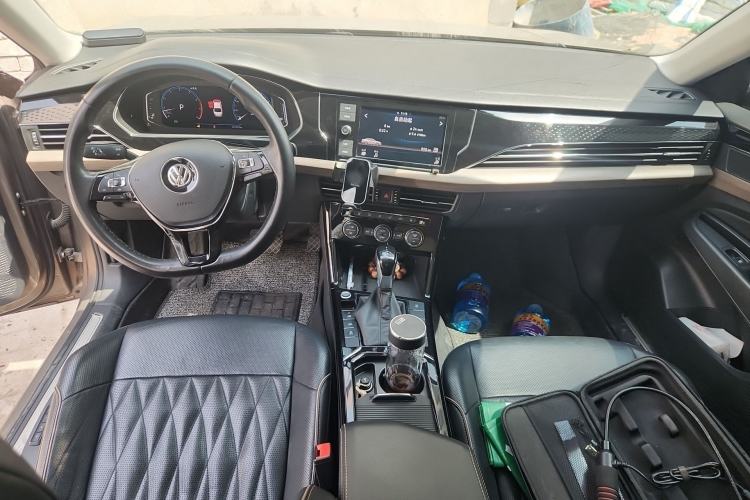 Used Volkswagen Passat 2019 380TSI Luxury Edition China VI Standard Center Console