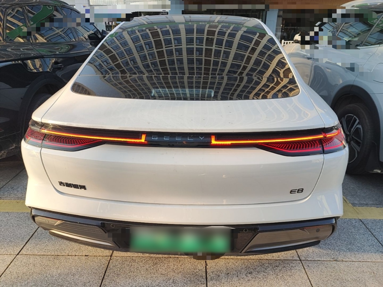 Geely Galaxy E8 2025 620 km All-Wheel Drive Starship LiDAR-Enabled Intelligent Driving Version — снимка 5