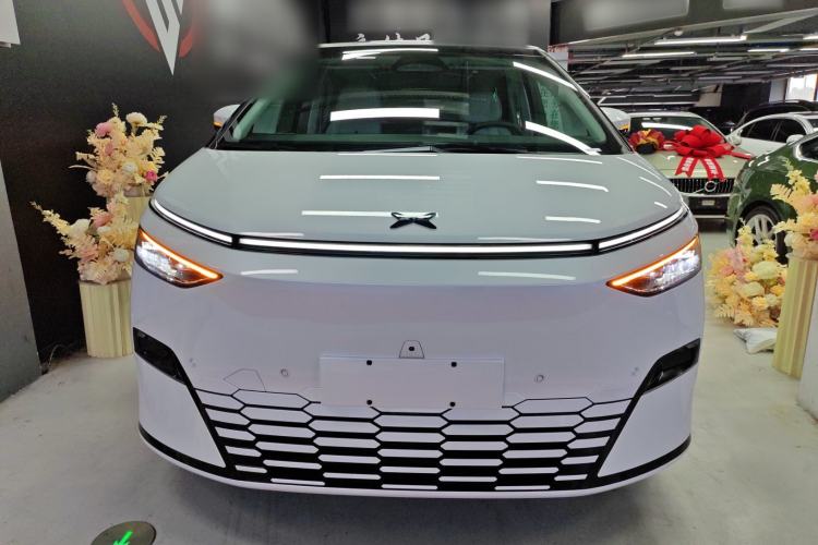 Used XPeng X9 2024 702 Ultra-Long Range Max
