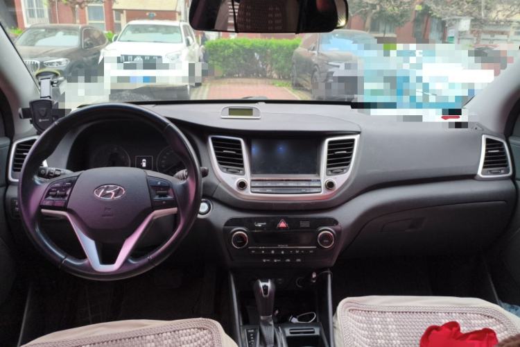 Used Hyundai Tucson 2015 1.6T Dual-Clutch Two-Wheel-Drive Smart Model Center Console