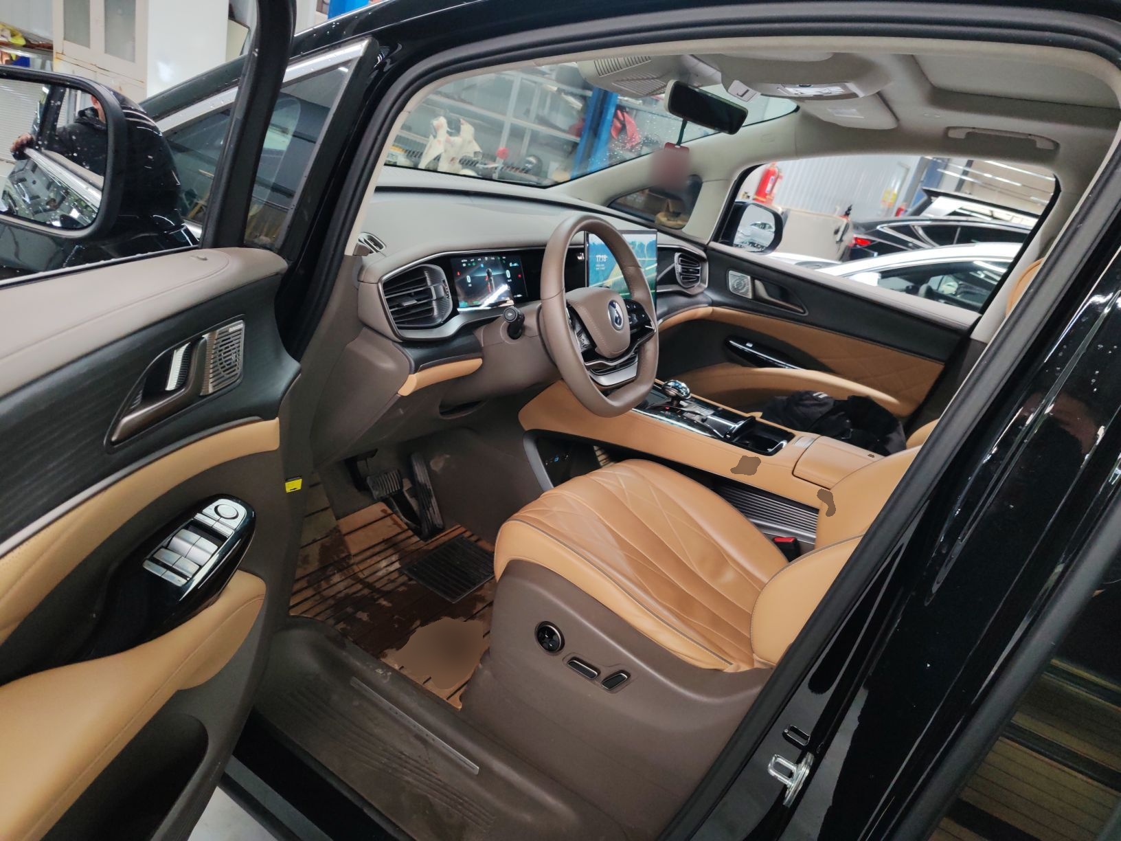 المقاعد الأمامية داخل السيارة