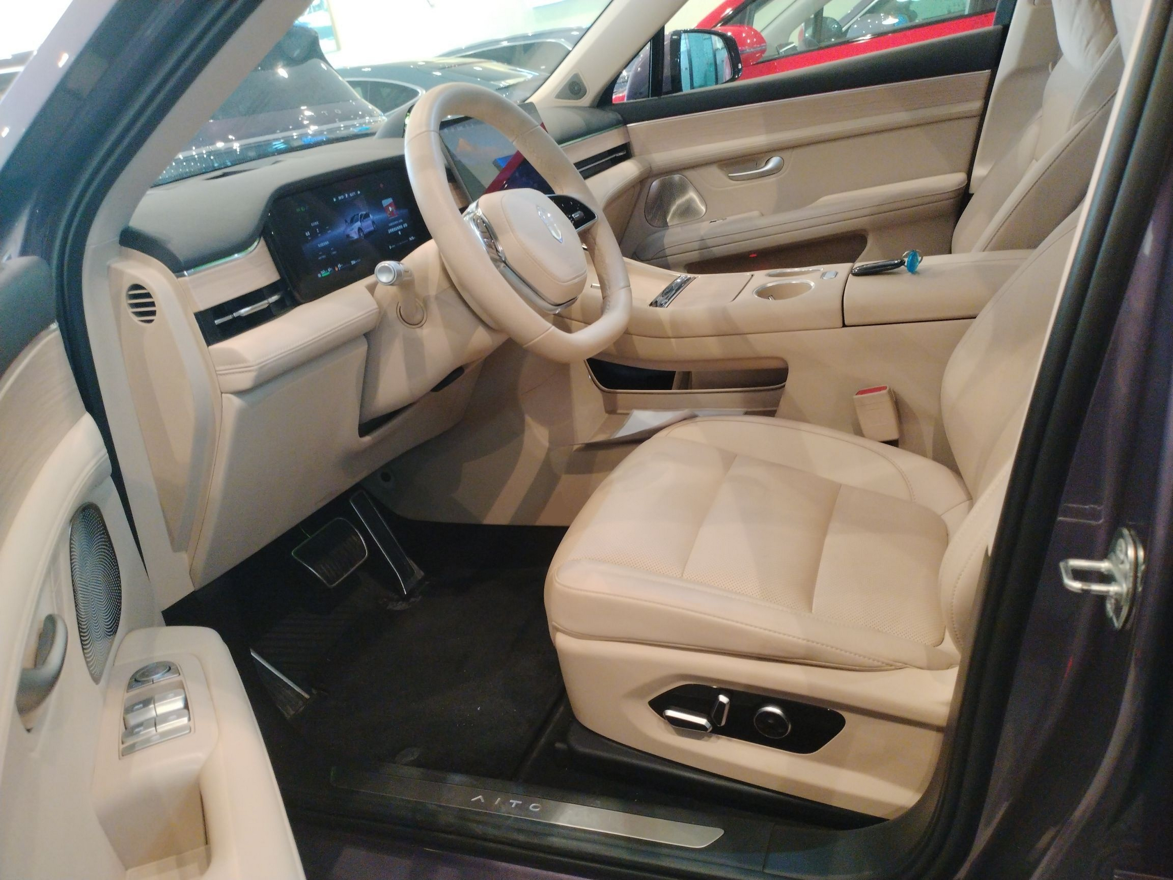 المقاعد الأمامية داخل السيارة