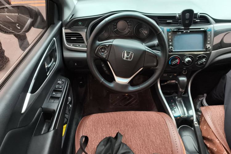 Used Honda Crider 2013 1.8L automatic luxury edition
