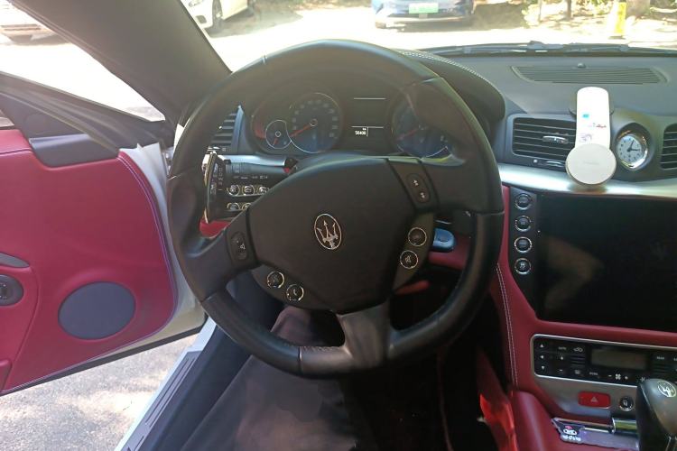 Used Maserati GranCabrio 2012 4.7L Sport
