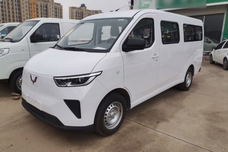 Used Wuling Yangguang 2024 300km Comfort-Grade Passenger Van 60kW