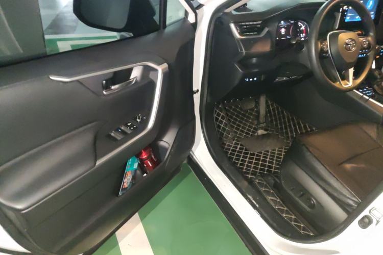 Used Toyota RAV4 2020 2.0L CVT 4x4 Trend Edition Driver Seat