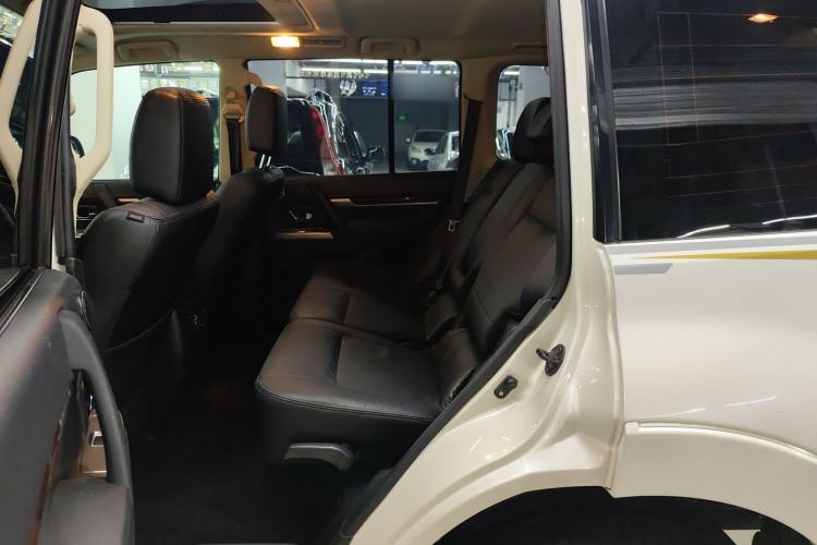 Used Mitsubishi Pajero 2018 3.0L Automatic Standard Edition
