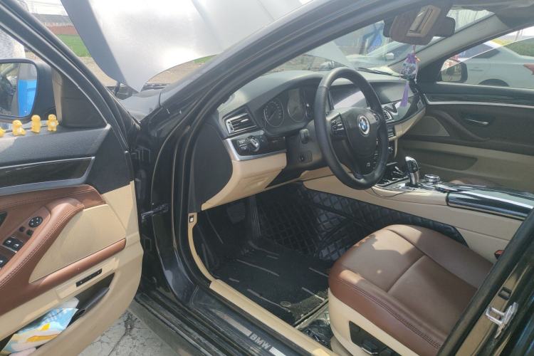 Used BMW 5 Series 2011 523Li Luxury Model