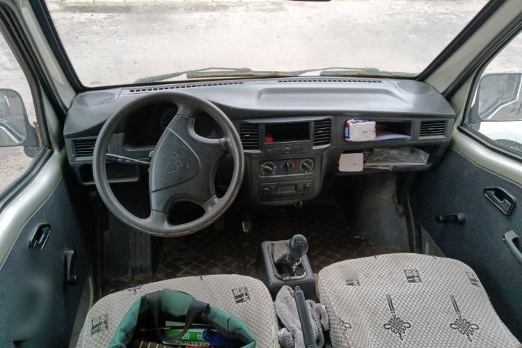 Used Wuling Zhiguang 2013 1.0L Practical Version Center Console