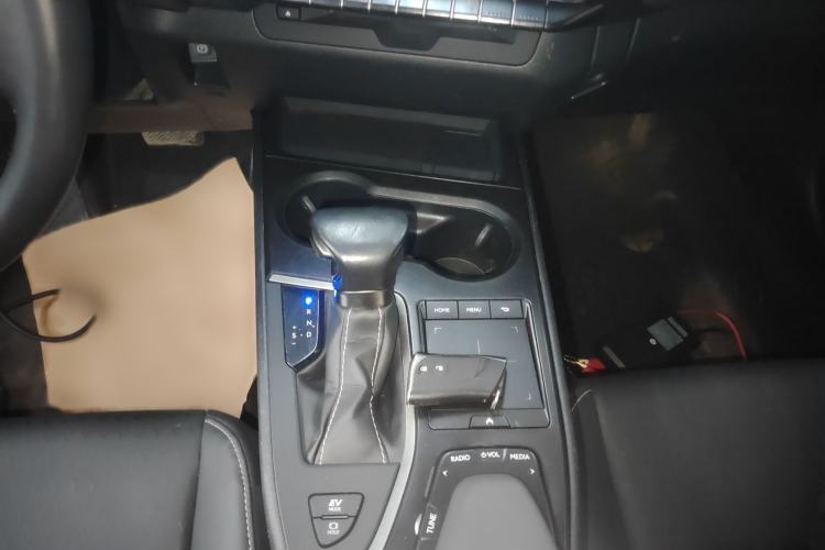 Used Lexus UX 2020 260h Explore-Cool Edition
